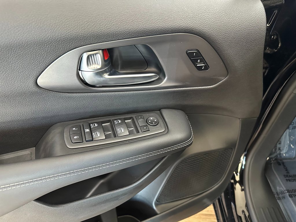 New 2026 Chrysler Pacifica Select w/ S Appearance Package image 11