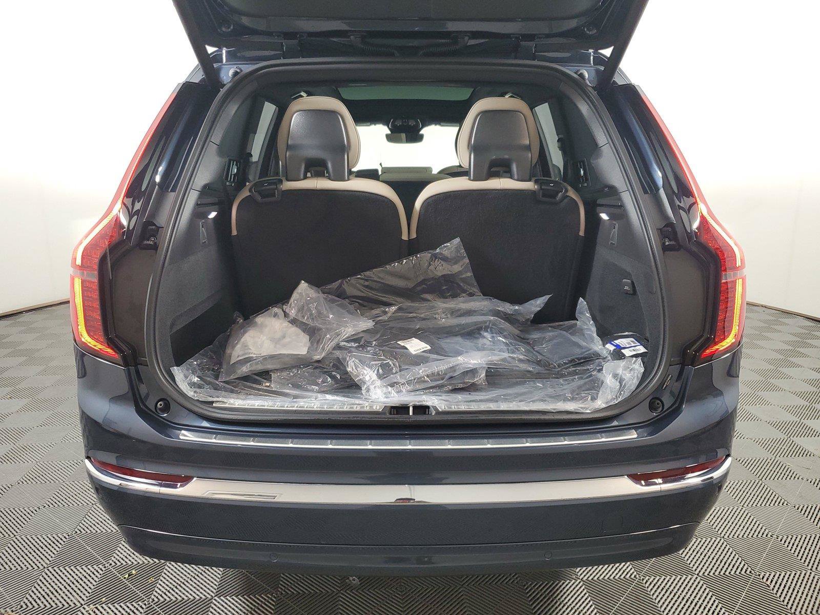 Certified 2026 Volvo XC90 B6 Plus w/ Protection Package Premier AWD/4WD image 9