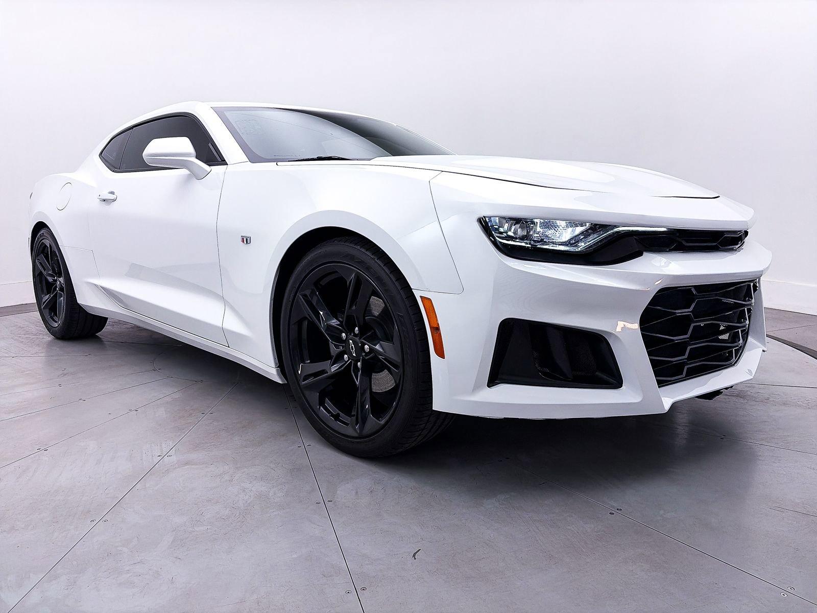 Used 2020 Chevrolet Camaro LT w/ RS Package image 9