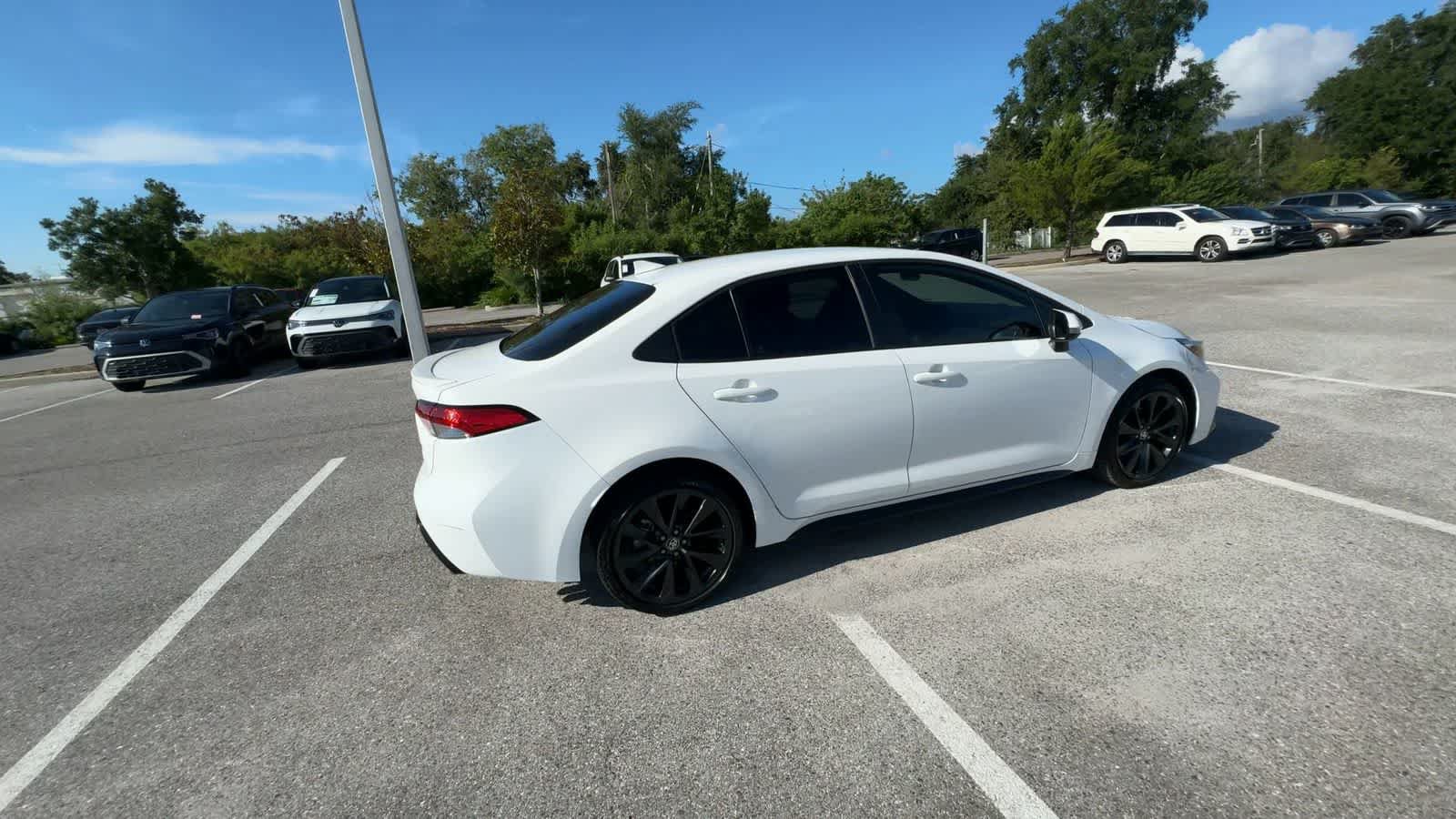 Used 2023 Toyota Corolla SE FWD image 8