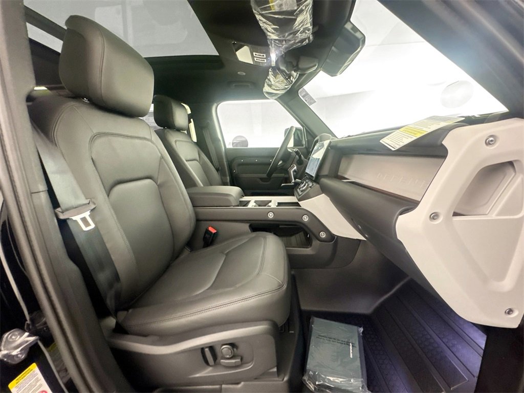 New 2026 Land Rover Defender 110 X-Dynamic SE image 28