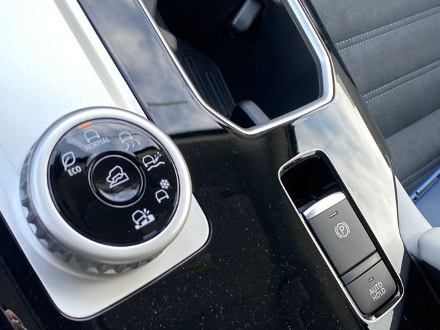 New 2026 Mitsubishi Outlander SE image 18