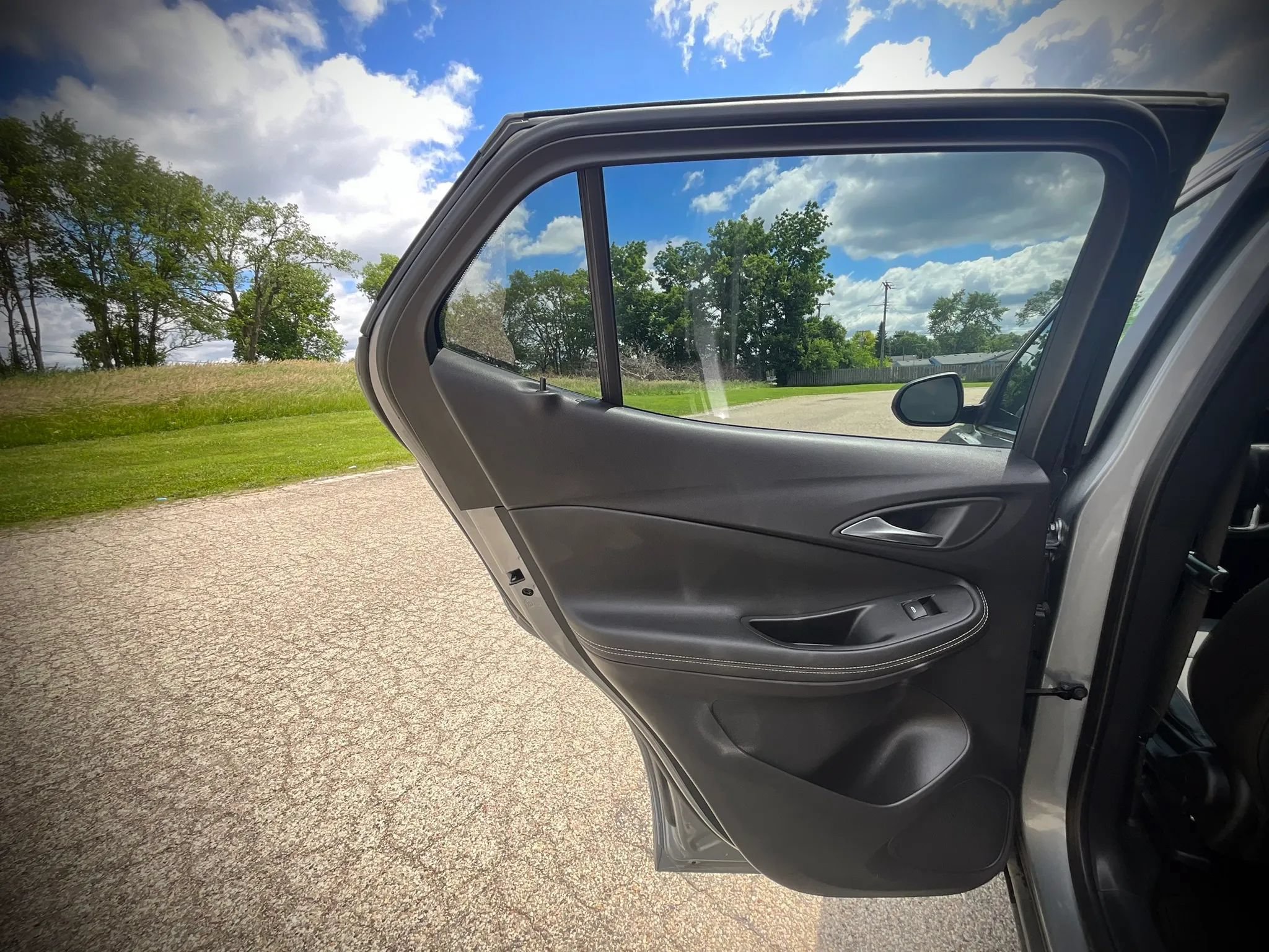 Used 2025 Buick Encore GX Preferred AWD/4WD image 23