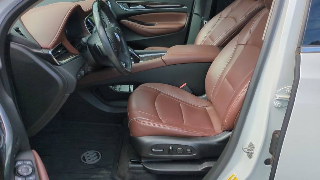 Used 2021 Buick Enclave Avenir w/ Avenir Technology Package FWD image 11