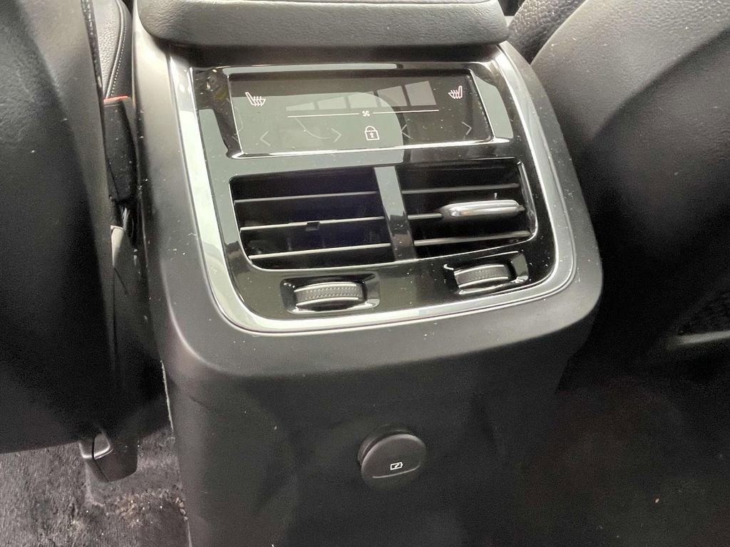 Used 2023 Volvo XC90 T8 Plus image 15