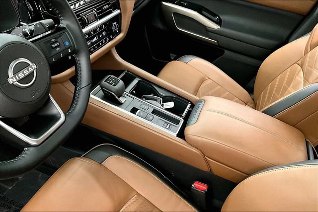 Used 2025 Nissan Pathfinder Platinum w/ Cargo Package FWD image 18