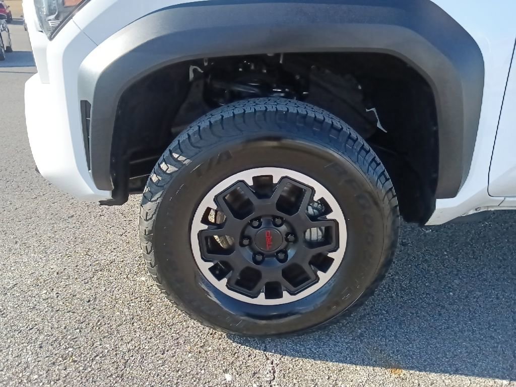 Used 2024 Toyota Tacoma TRD Off-Road image 10