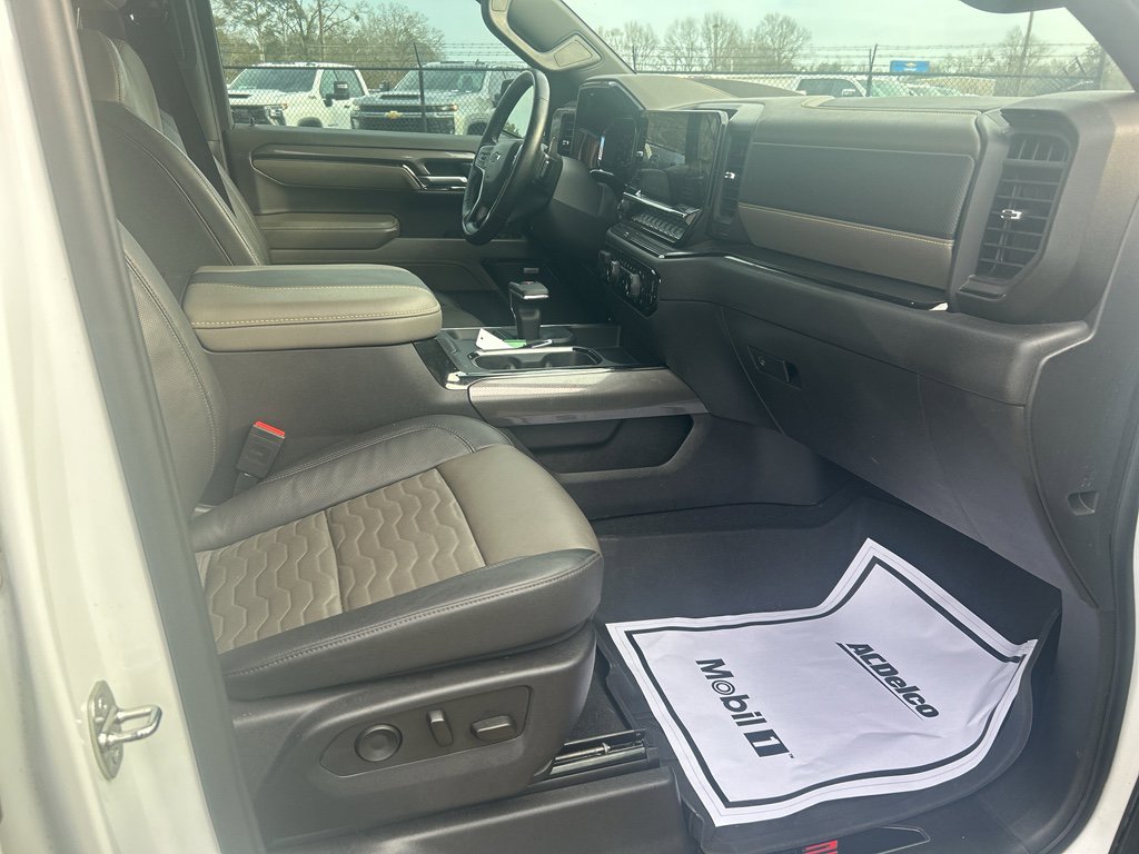 Used 2023 Chevrolet Silverado 1500 ZR2 w/ Technology Package image 17