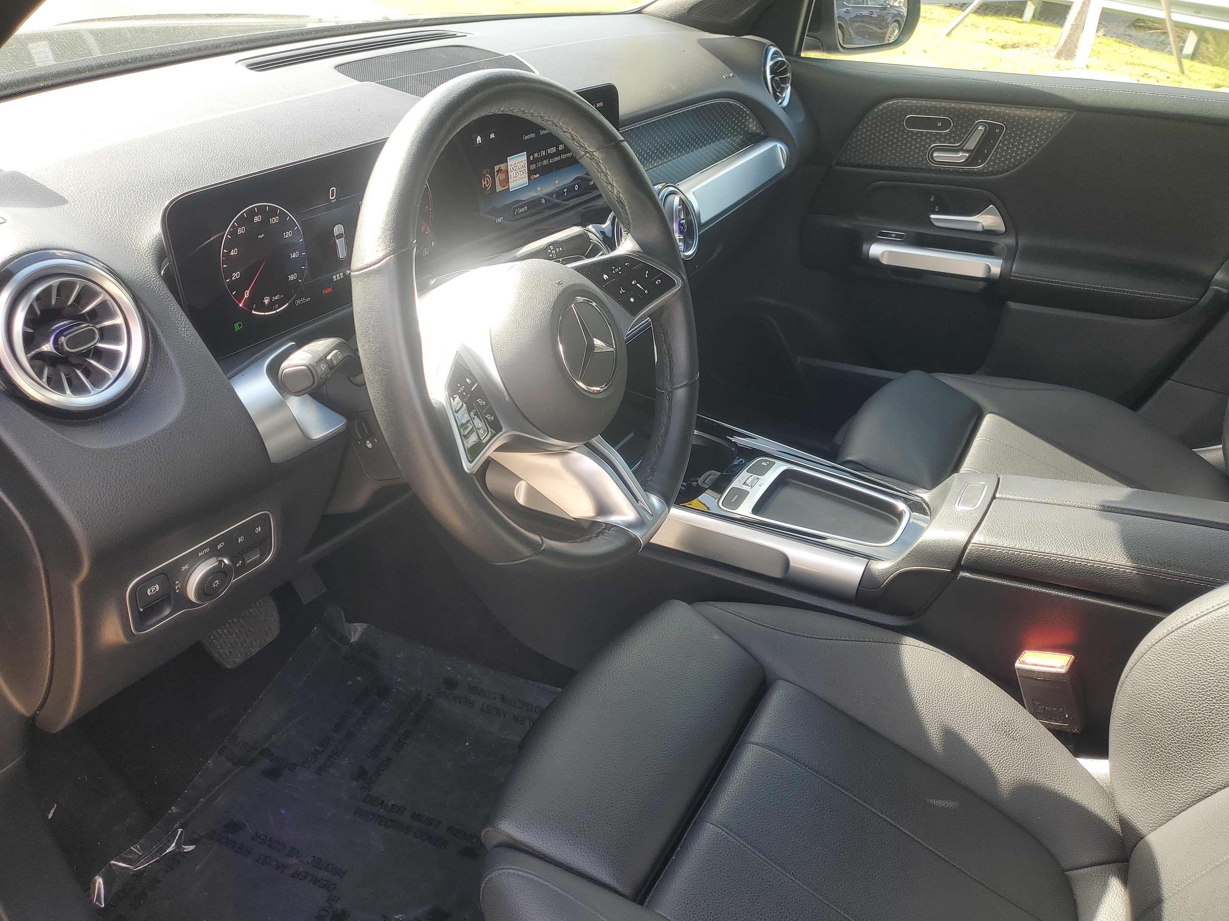 Used 2025 Mercedes-Benz GLB 250 4MATIC image 16