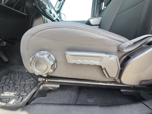 Used 2021 Jeep Wrangler Unlimited Sport AWD/4WD image 21