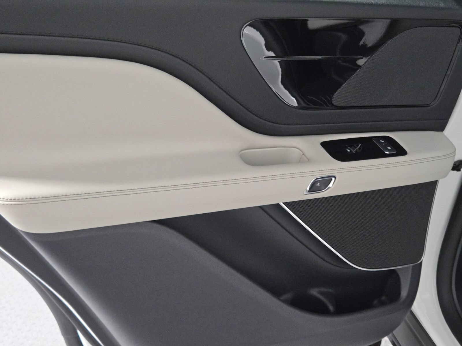 New 2026 Lincoln Aviator AWD image 23