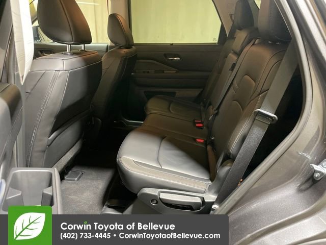 Used 2025 Nissan Pathfinder SL image 24