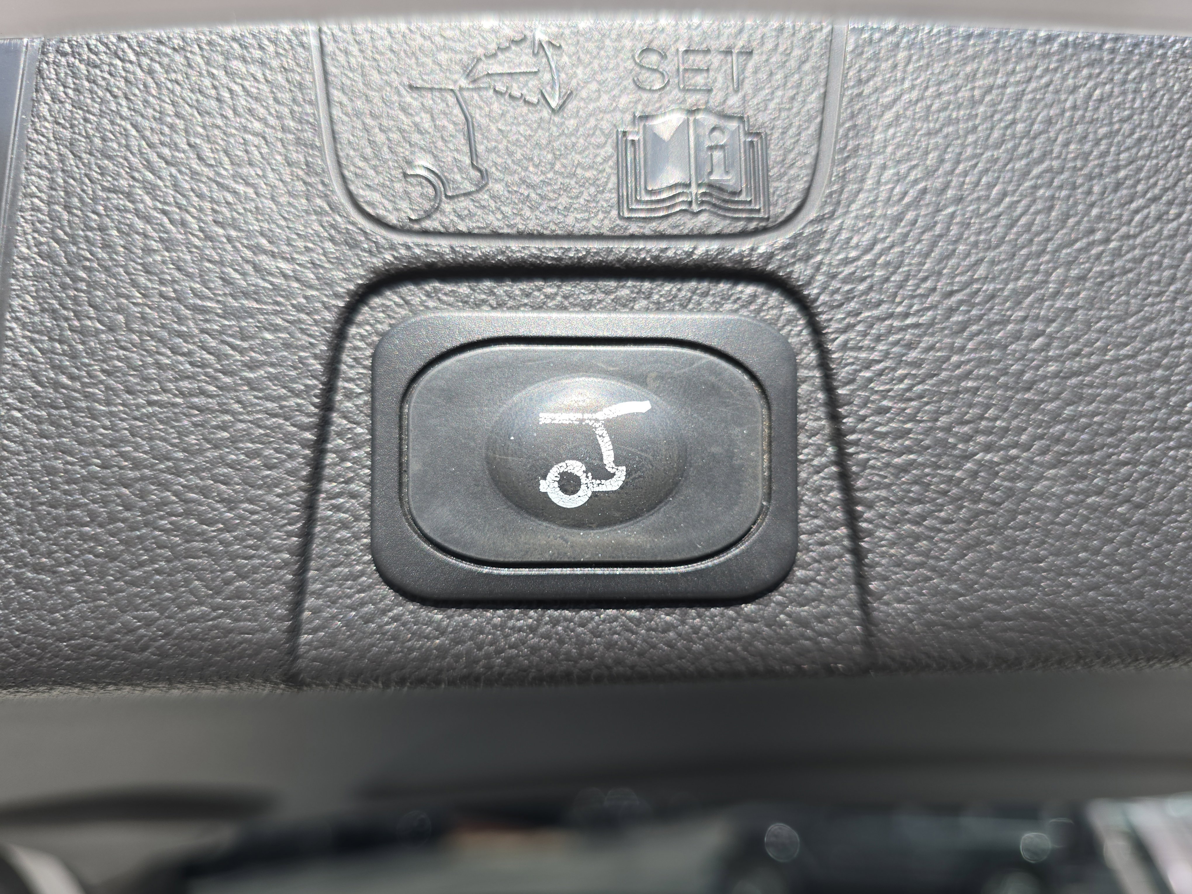 Used 2017 Ford C-MAX Titanium w/ Equipment Group 301A image 13