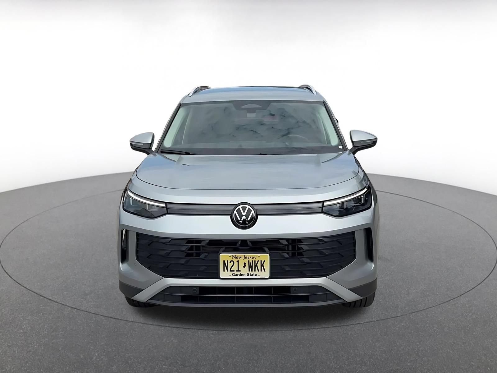 Used 2026 Volkswagen Tiguan SE AWD/4WD image 4