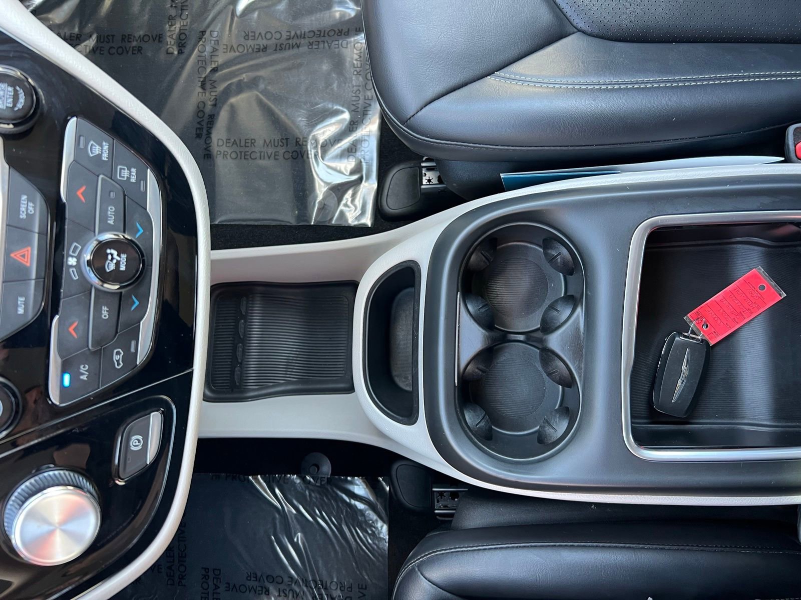 Used 2023 Chrysler Pacifica Touring-L image 42