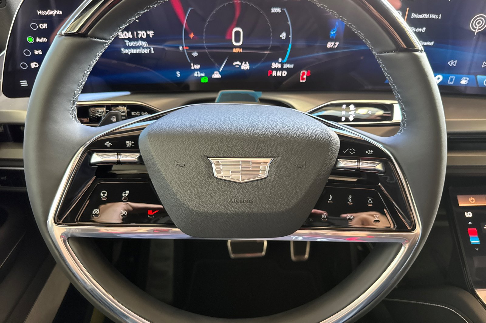 New 2027 Cadillac Vistiq Luxury w/ LPO, Floor Liner Package AWD/4WD image 24