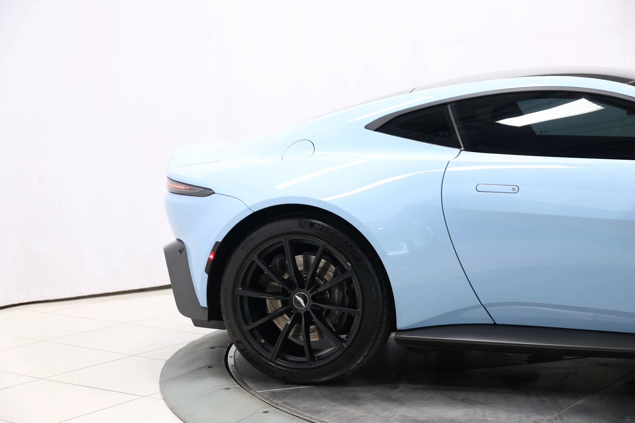 Used 2020 Aston Martin V8 Vantage Coupe RWD image 65