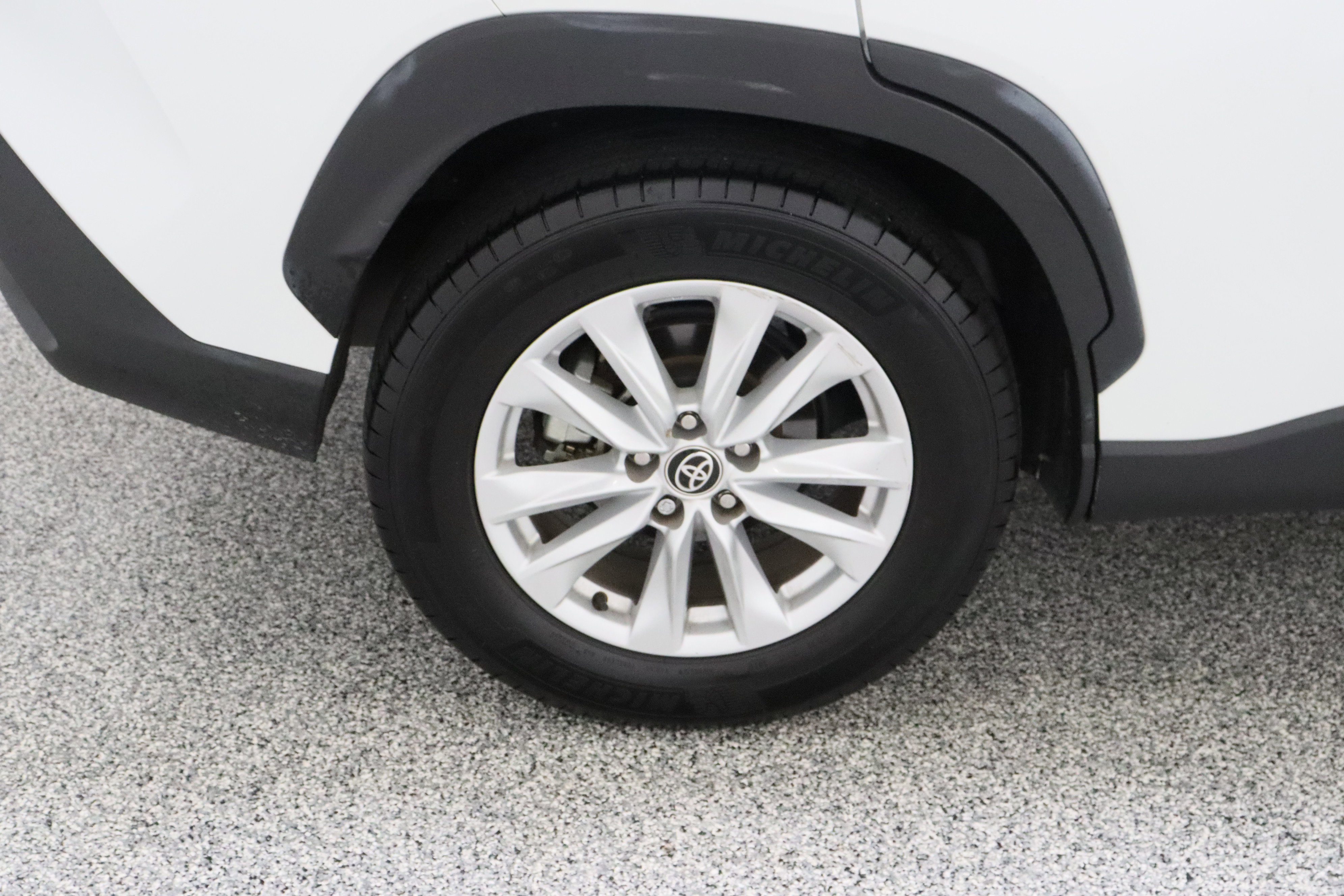 Certified 2023 Toyota Corolla Cross LE w/ Moonroof Package image 6