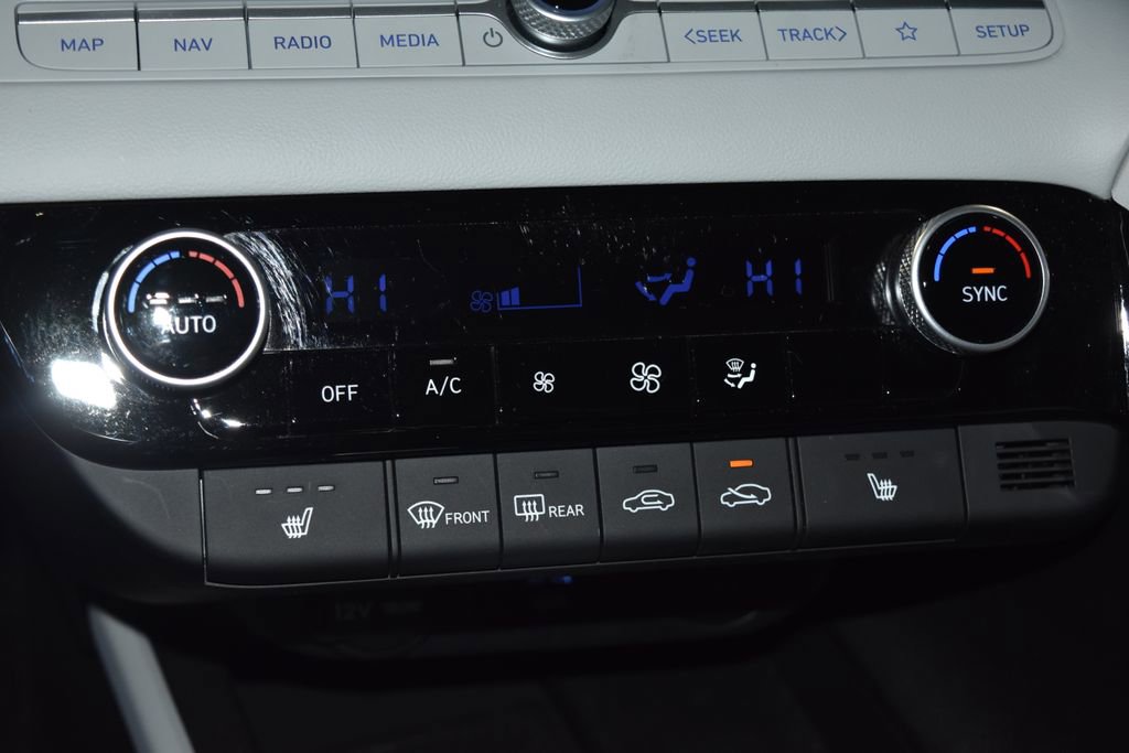 Used 2025 Hyundai Elantra Limited image 14