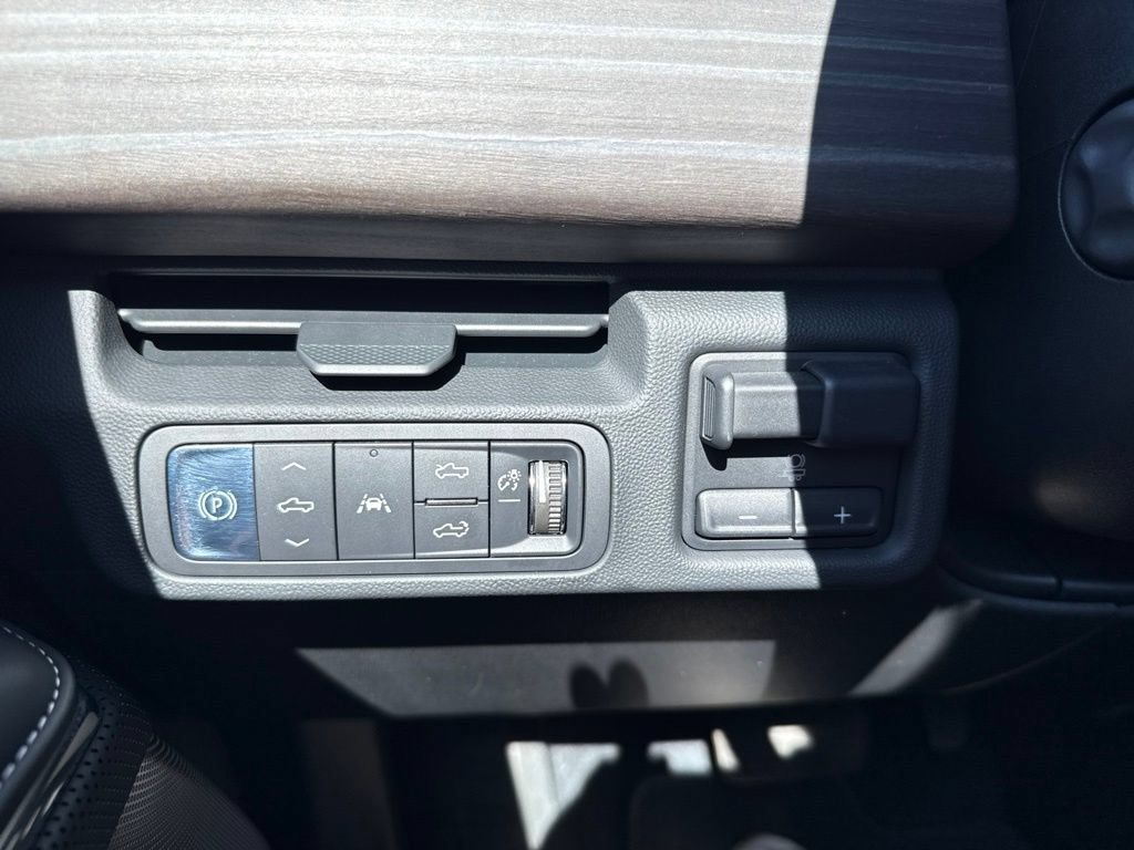 Used 2025 GMC Sierra EV Denali AWD/4WD image 23