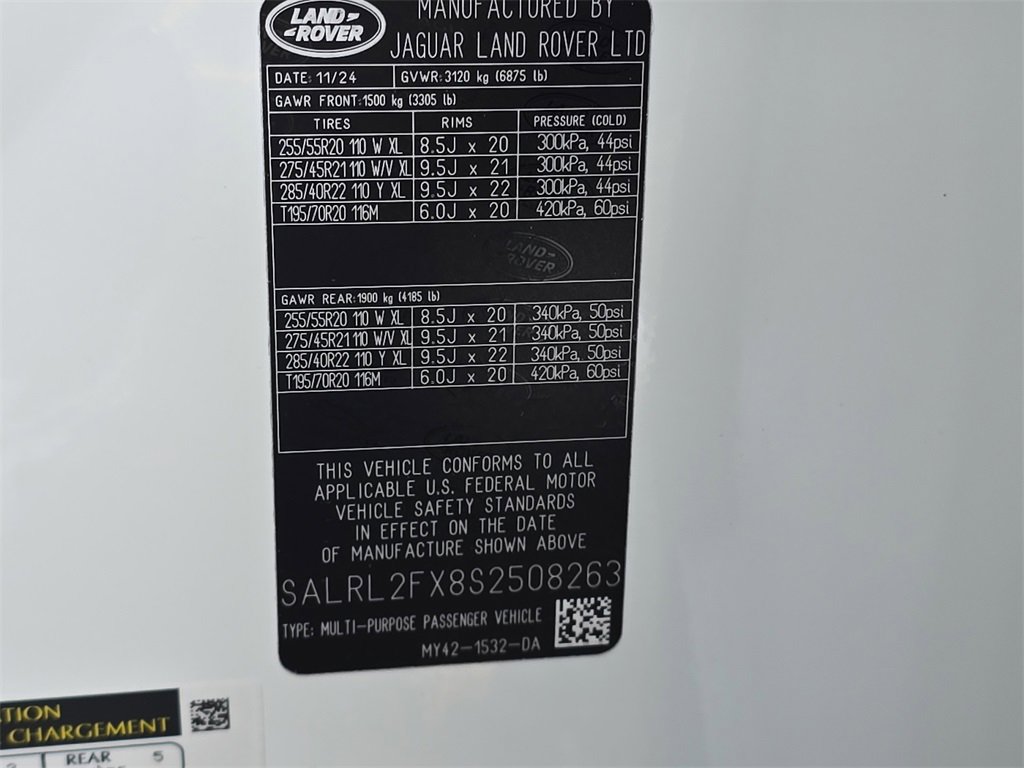 New 2025 Land Rover Discovery Dynamic SE image 38