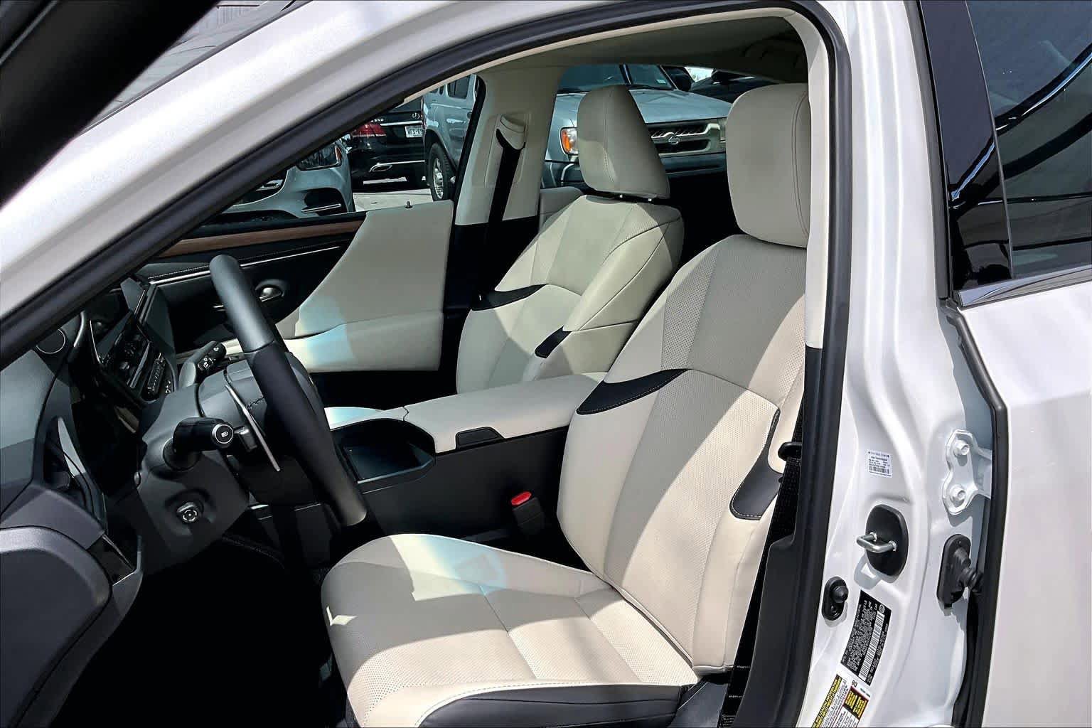 Used 2025 Lexus ES 350 w/ Premium Package FWD image 8