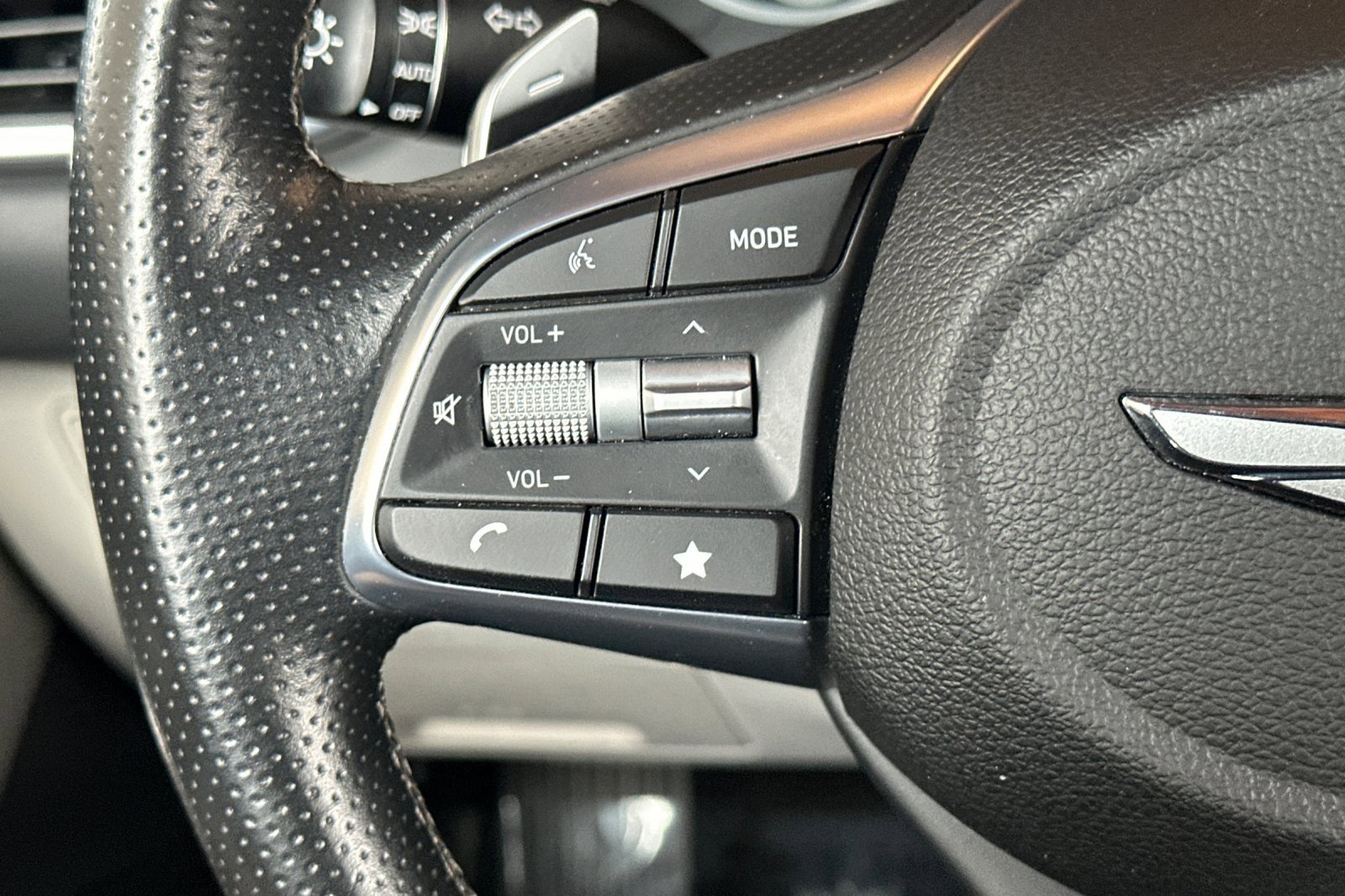 Used 2023 Genesis G70 2.0T image 31