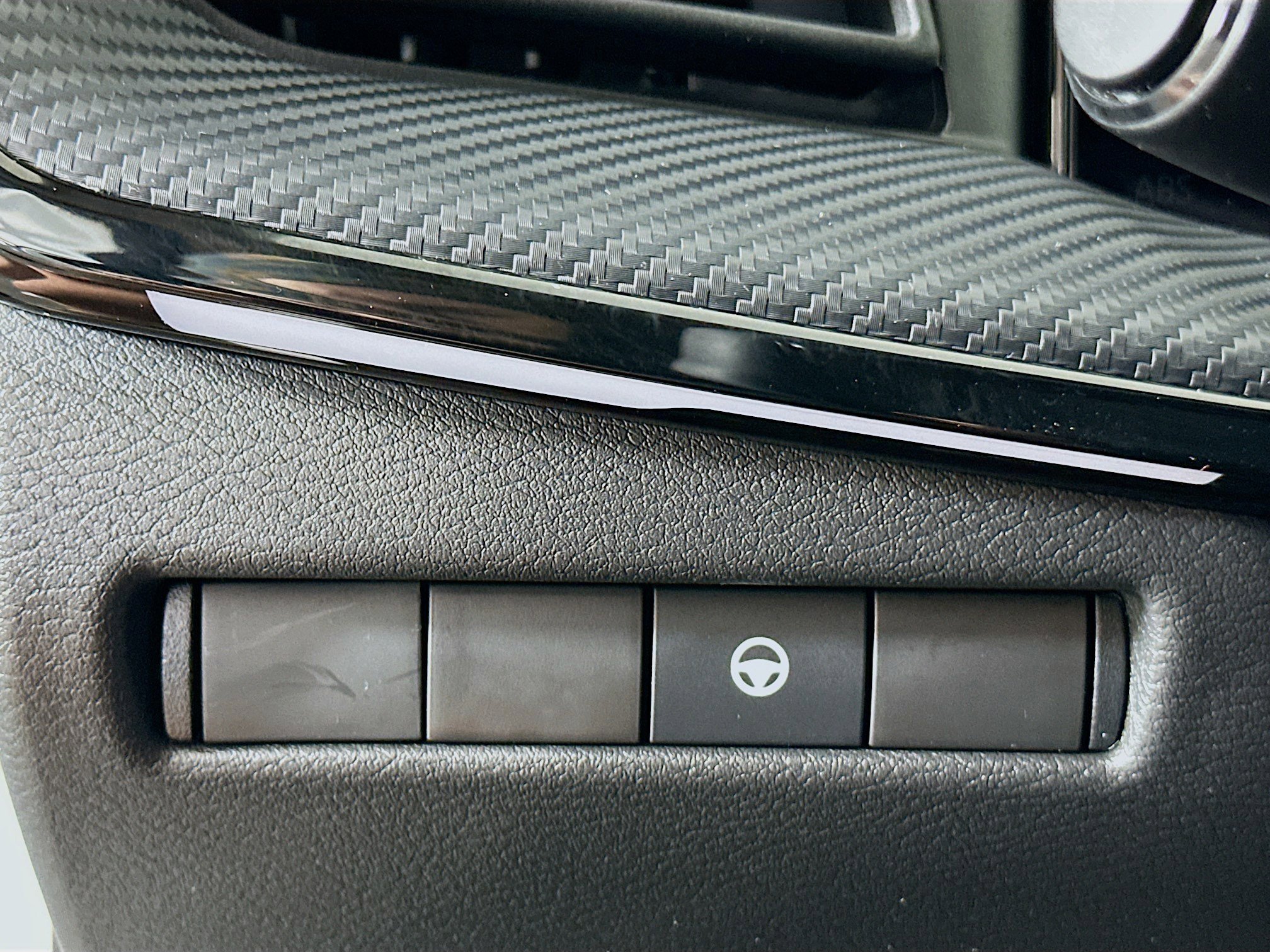 Used 2025 Nissan Kicks SR image 17