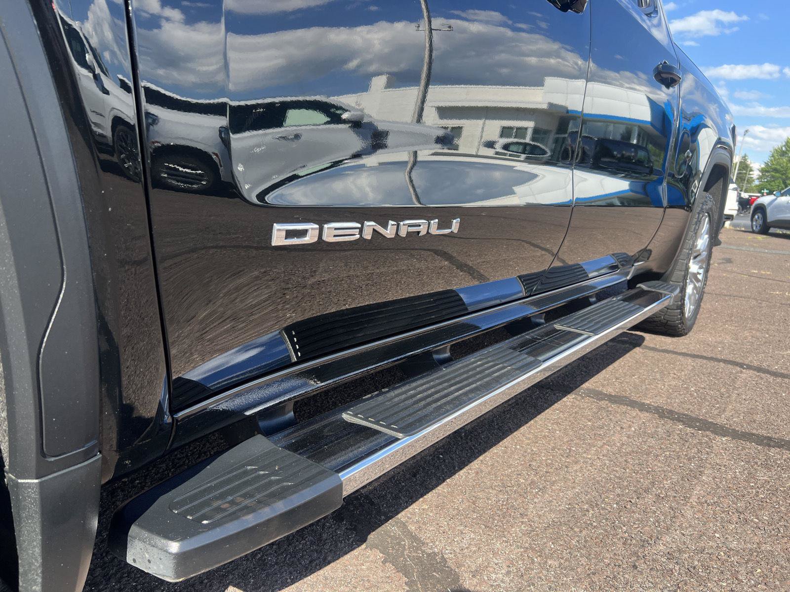 Used 2020 GMC Sierra 1500 Denali w/ Denali Premium Package AWD/4WD image 9