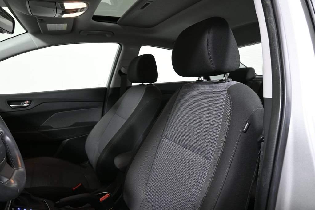 Used 2022 Hyundai Accent Limited FWD image 5