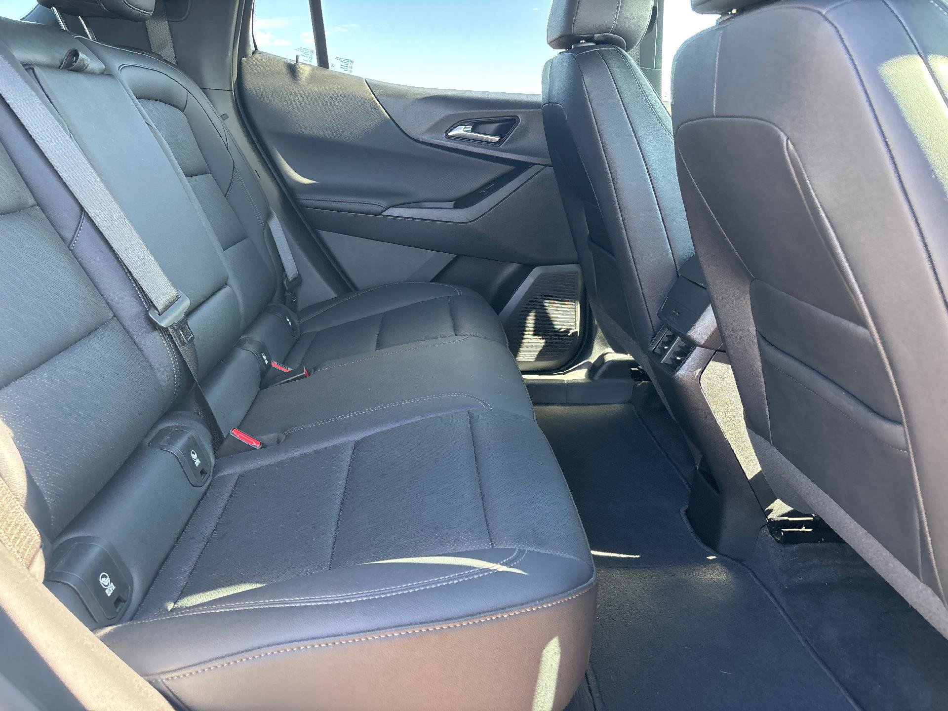 Used 2025 Chevrolet Equinox LT w/ Convenience Package II image 35