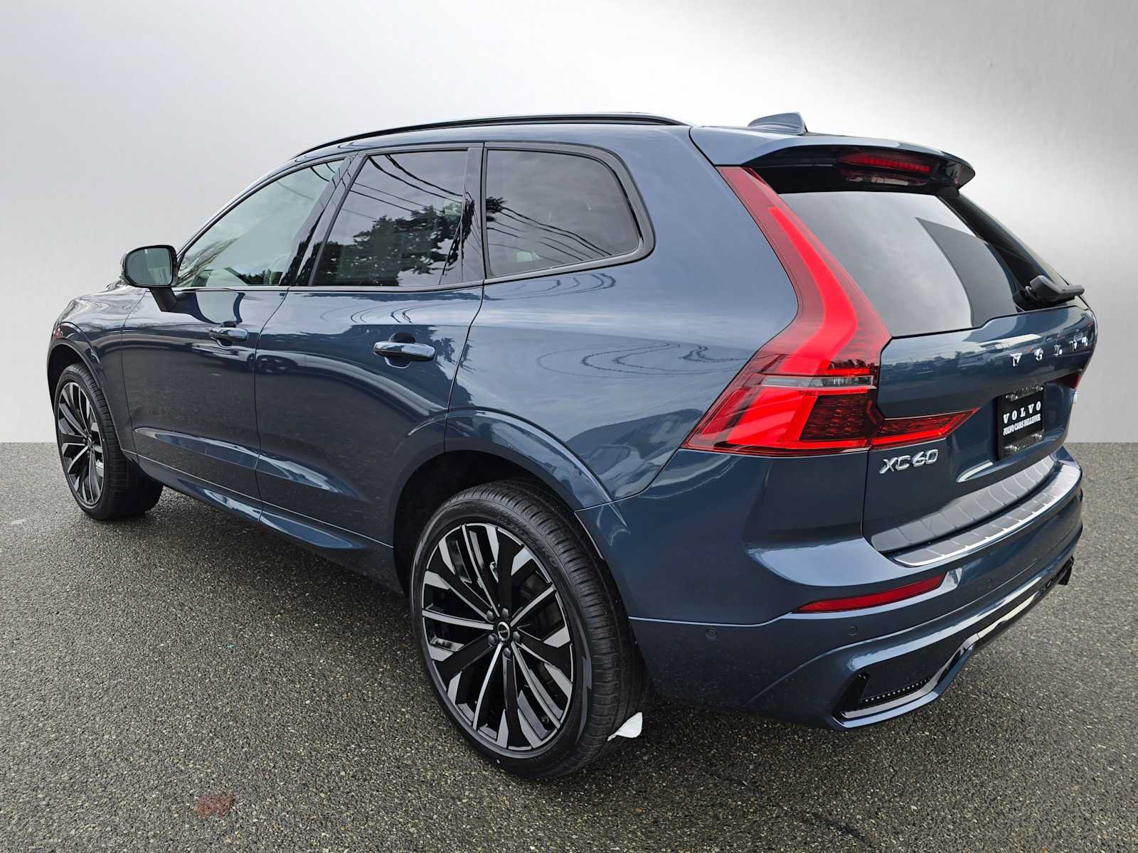 New 2026 Volvo XC60 B5 Ultra w/ Protection Package Premier AWD/4WD image 5