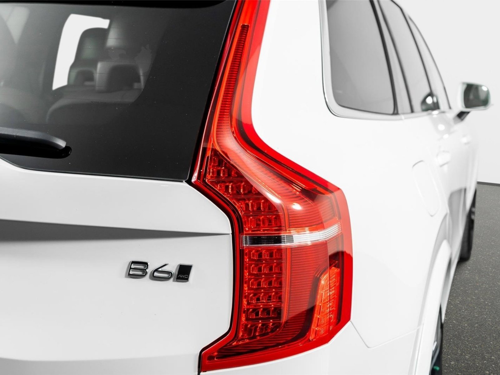 Used 2025 Volvo XC90 B6 Ultra w/ Protection Package Premier image 13