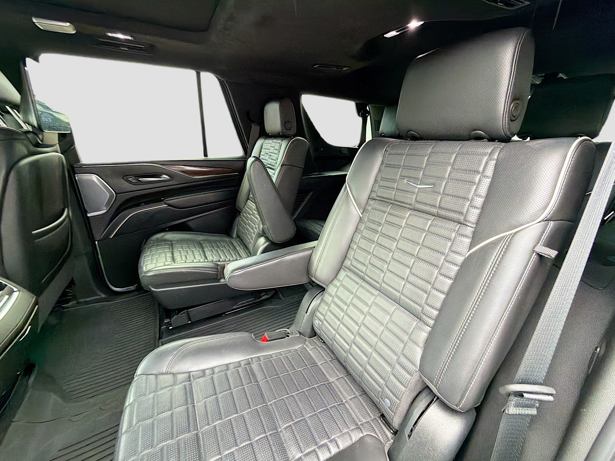 Used 2023 Cadillac Escalade Sport Platinum w/ Heavy-Duty Trailer Package AWD/4WD image 21