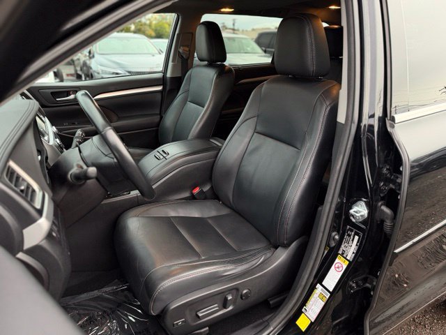 Used 2017 Toyota Highlander XLE AWD/4WD image 16