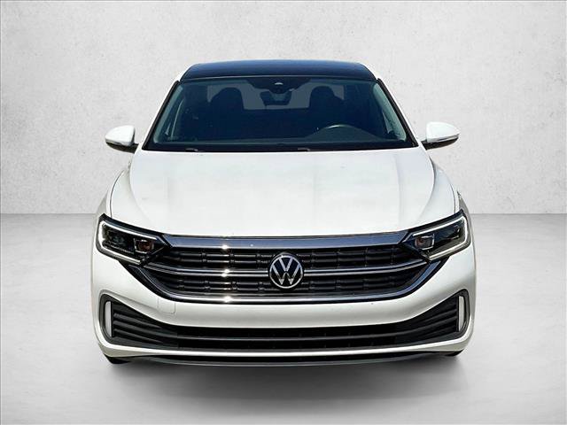 Used 2024 Volkswagen Jetta SEL FWD image 2