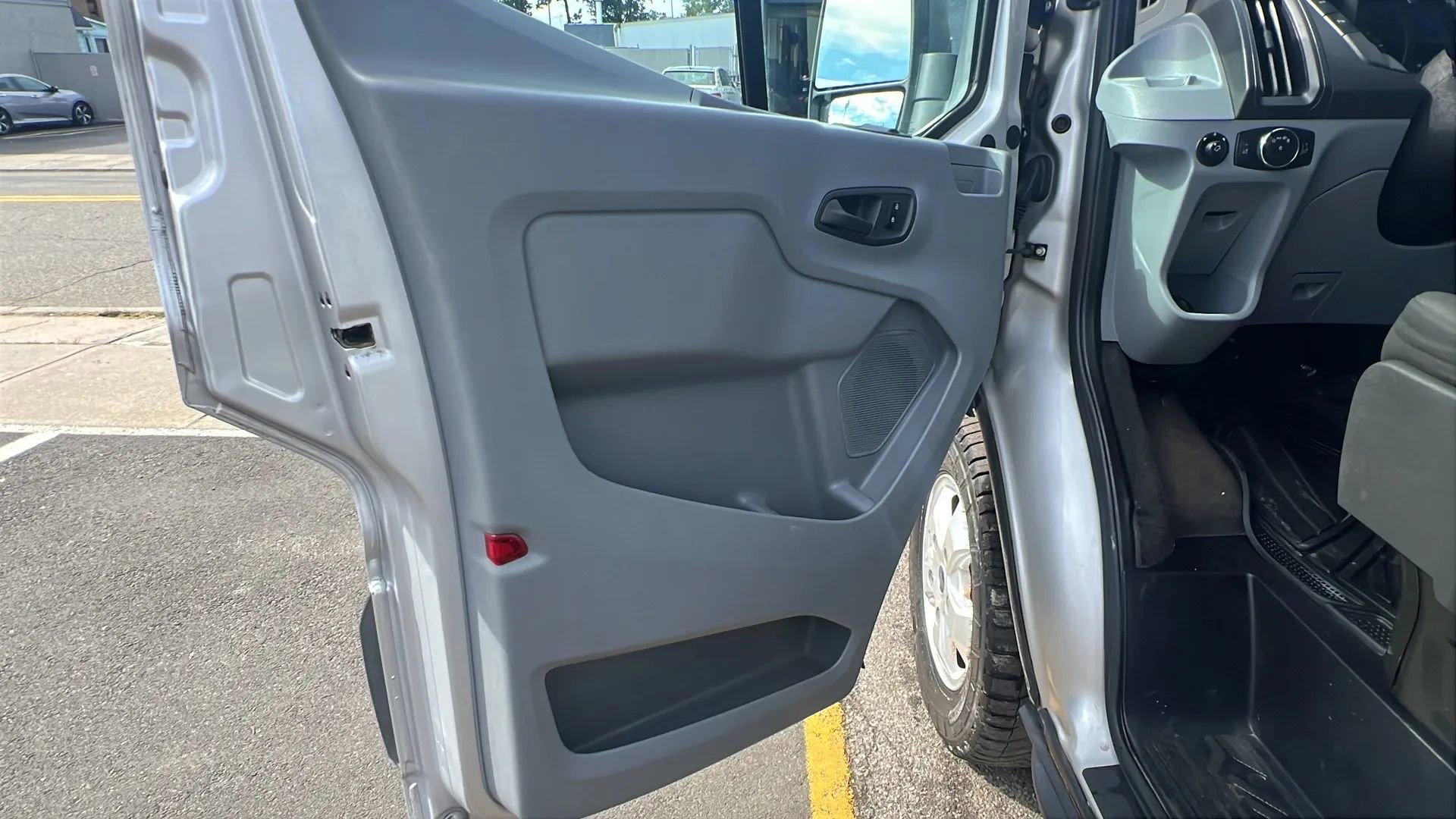 Used 2018 Ford Transit 350 XLT image 22