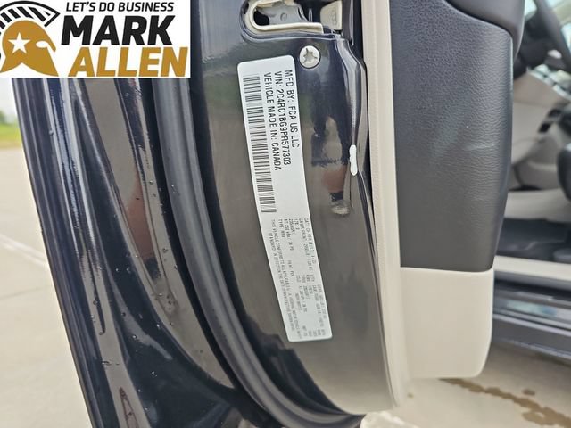 Used 2023 Chrysler Pacifica Touring-L FWD image 33