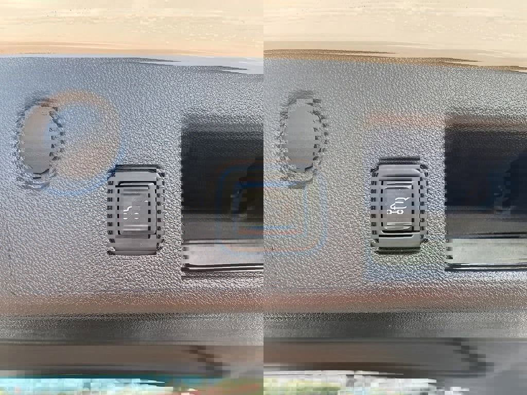 Used 2023 Chevrolet Equinox LT image 38