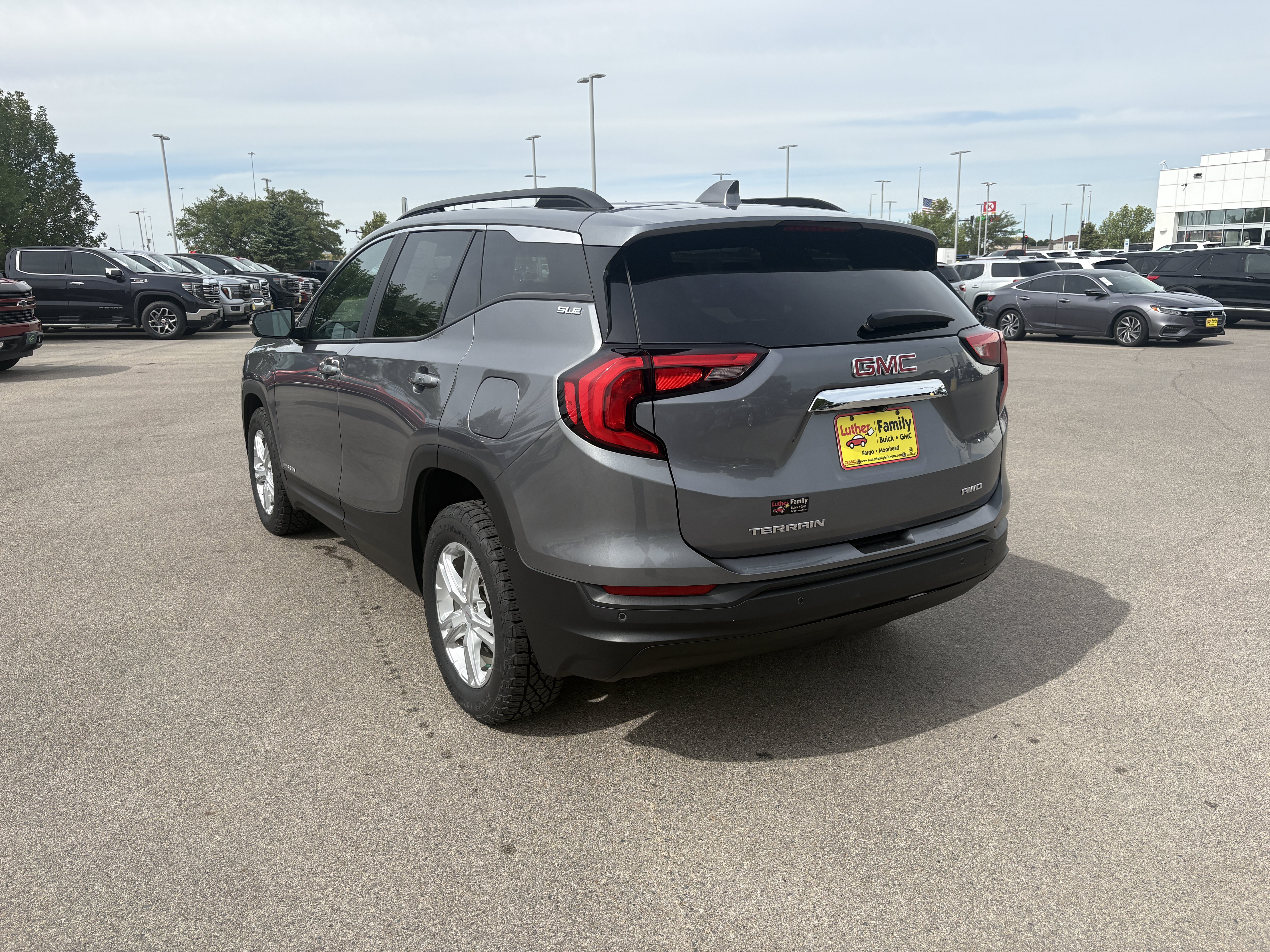 Used 2021 GMC Terrain SLE w/ Driver Convenience Package AWD/4WD image 4