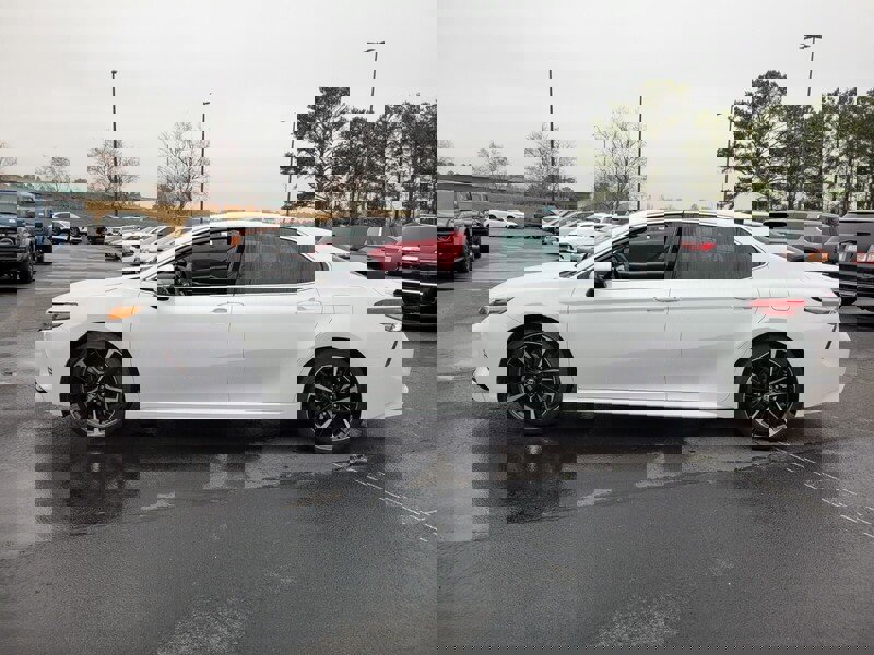 Used 2019 Toyota Camry XSE image 4