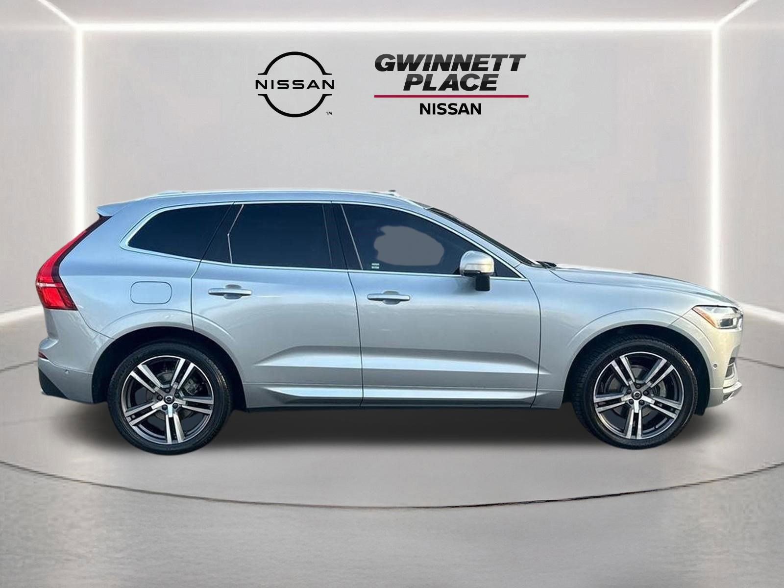 Used 2018 Volvo XC60 T5 Momentum w/ Convenience Package image 4