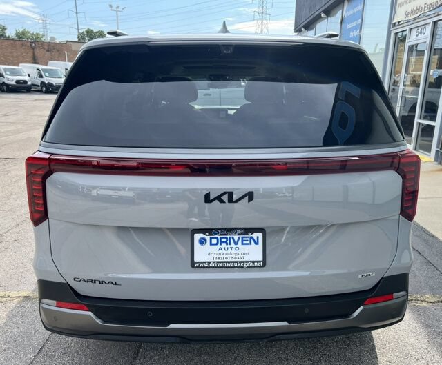 Used 2025 Kia Carnival SX Prestige FWD image 5