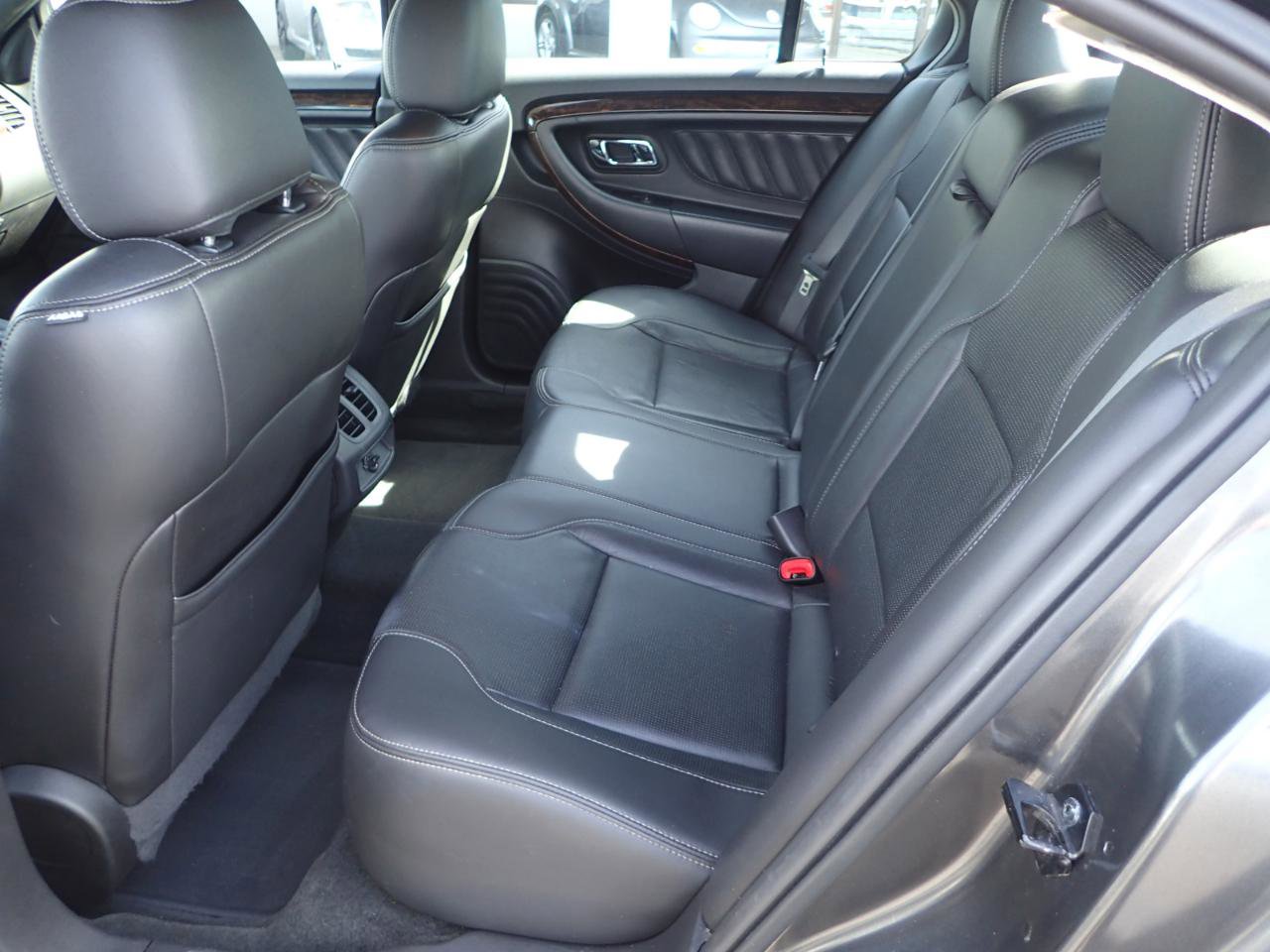 Used 2016 Ford Taurus Limited FWD image 10