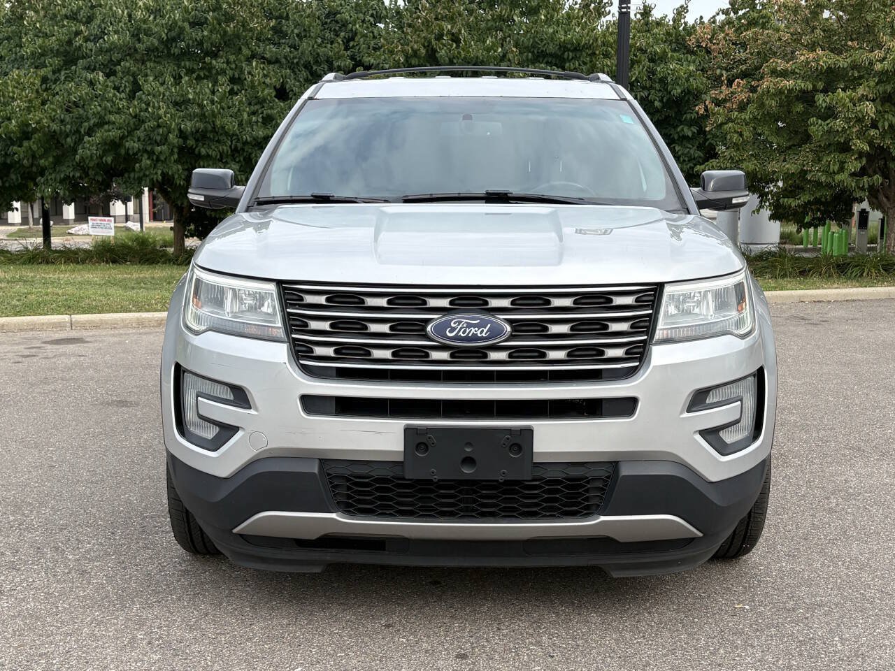 Used 2016 Ford Explorer XLT w/ Equipment Group 201A AWD/4WD image 2