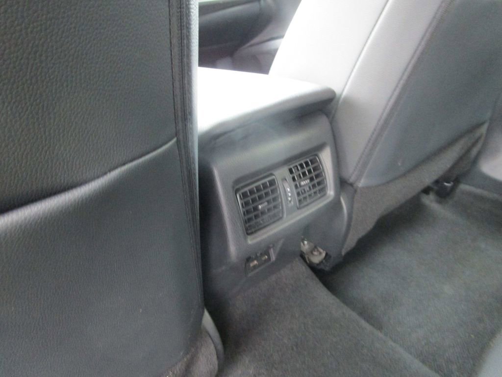 Used 2025 Toyota Camry SE image 14