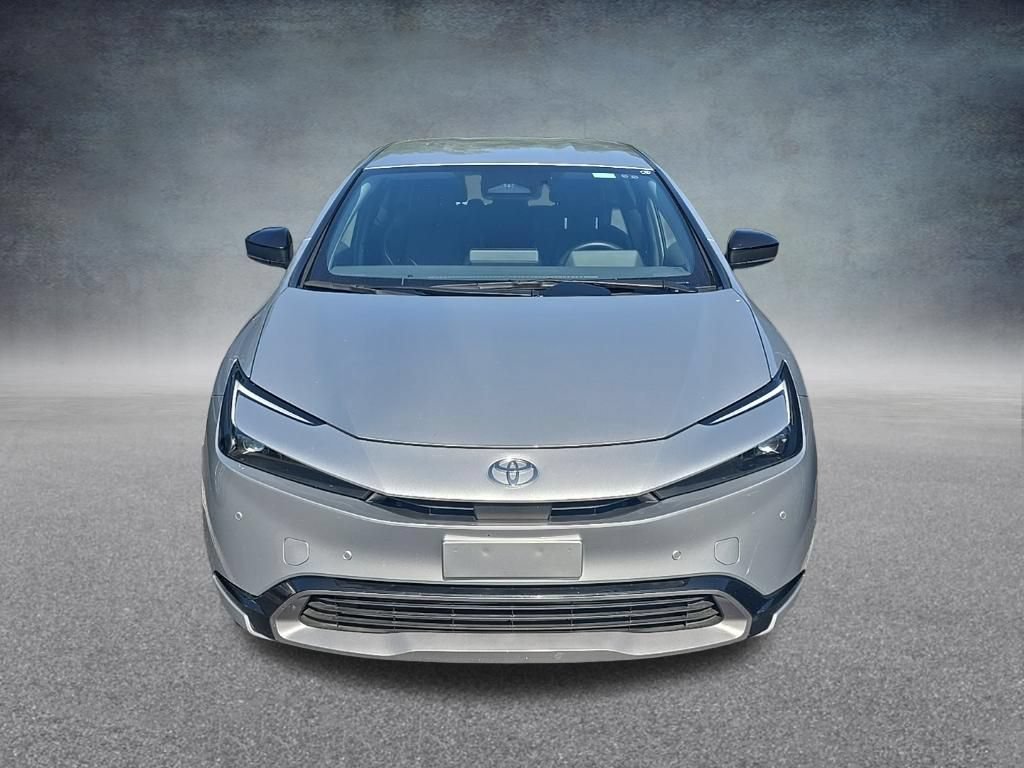 Used 2025 Toyota Prius XLE AWD/4WD image 3
