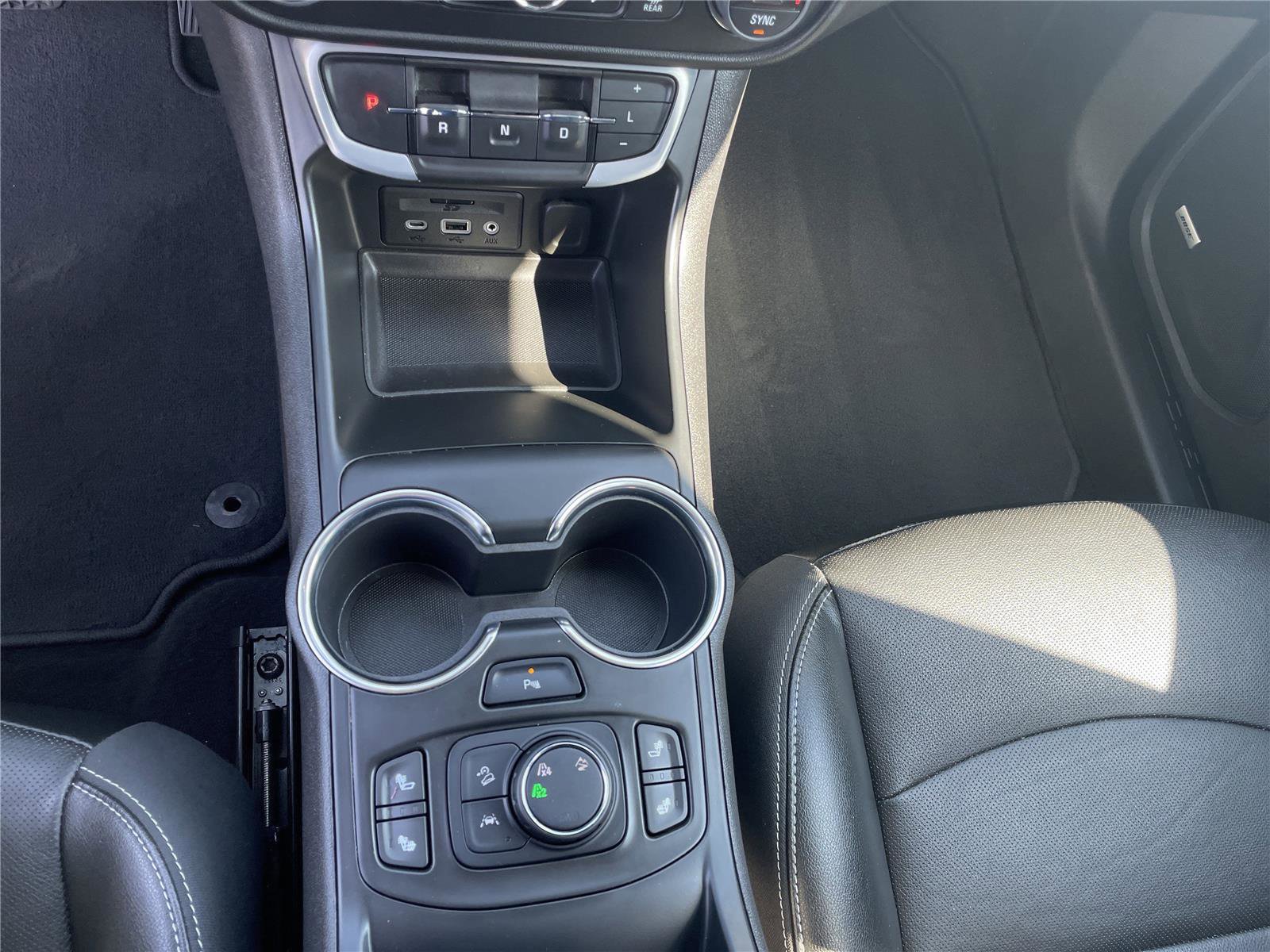 Used 2022 GMC Terrain SLT w/ Infotainment Package II AWD/4WD image 18