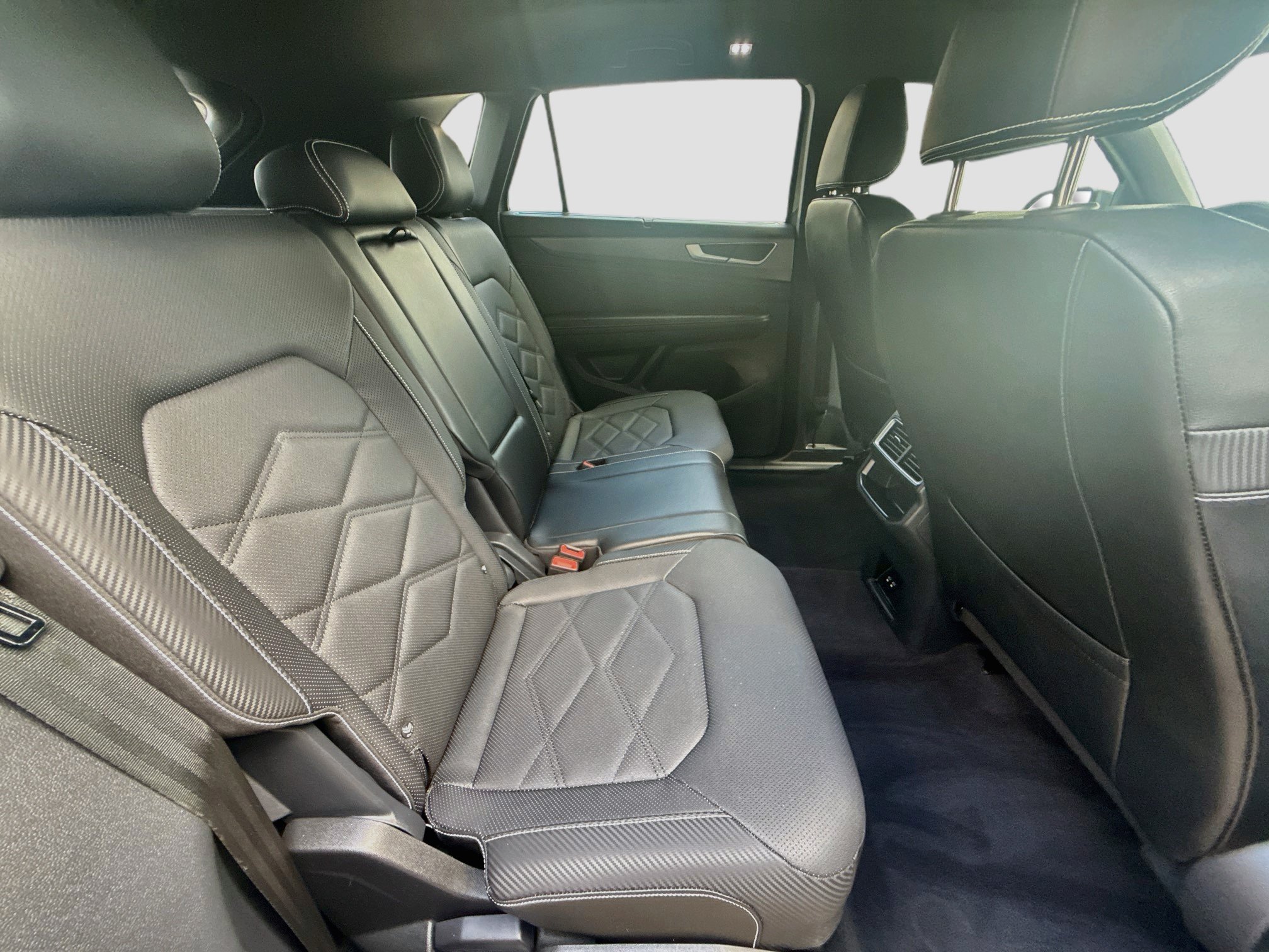 Certified 2024 Volkswagen Atlas Cross Sport SE FWD image 28