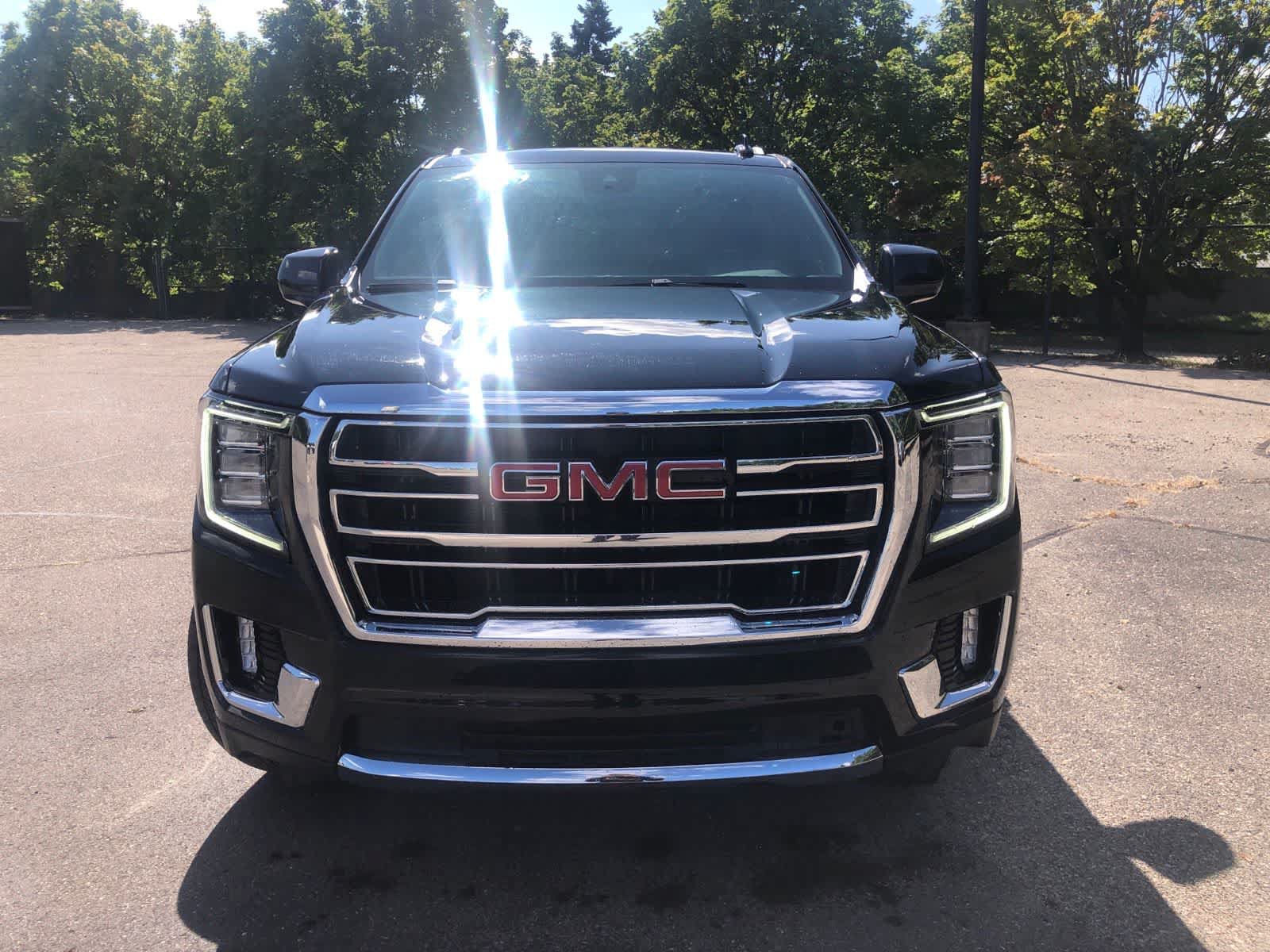 Used 2023 GMC Yukon XL SLT AWD/4WD image 2